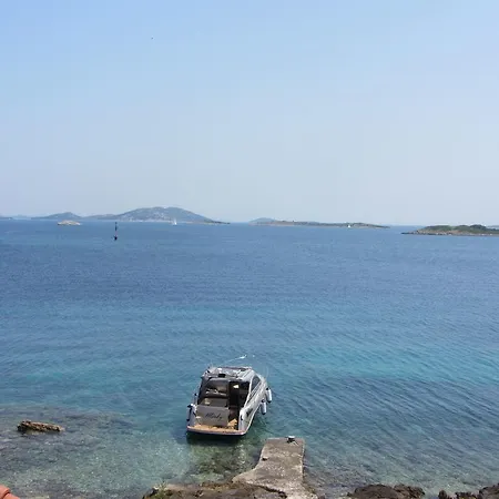 Holiday home Coastal In Zizanj With Barbecue