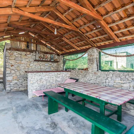 Coastal In Zizanj With Barbecue Holiday home Tkon