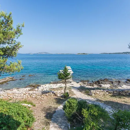 Holiday home Coastal In Zizanj With Barbecue